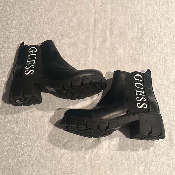 Guess Women’s Leather Ankle Moto Combat Boot w/ Chunky Heel Size 7 Like new - Picture 5 of 15